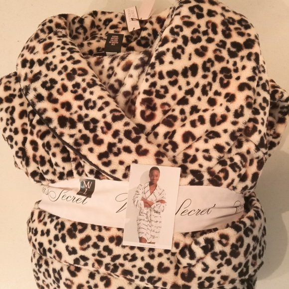 NWT Victoria's Secret Plush Cozy Robe, Shawl Collar, Tie Waist, Pockets - Picture 4 of 16